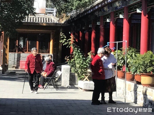 ▲北京市區、老人示意圖。（圖／記者任以芳攝）