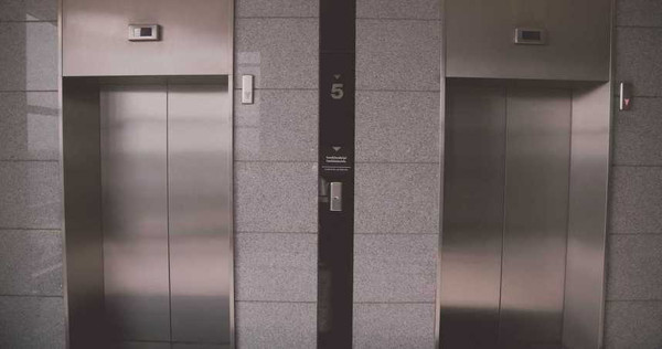 電梯屬於密閉空間，包括電梯按鈕在內，都被視為可能的傳染源。（圖／示意圖，翻攝自pixabay）