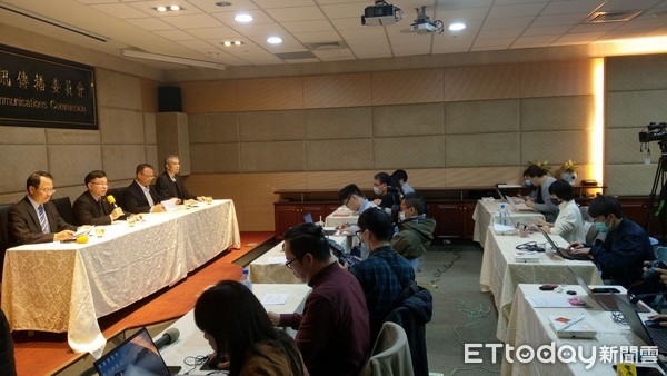 ▲▼NCC代主委陳耀祥(左2)主持5G競標、北都有線系統斷訊案說明會。（圖／NCC提供）
