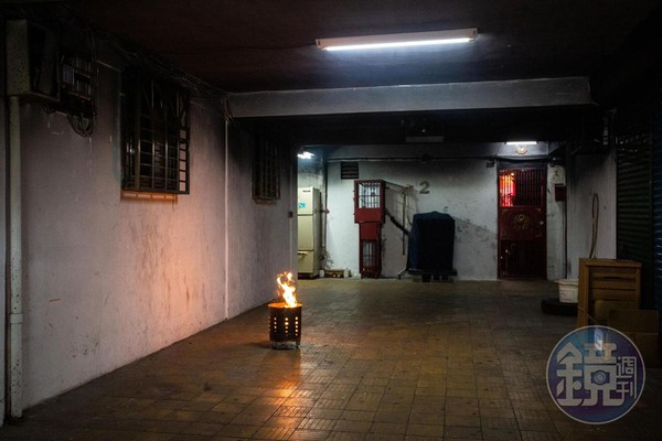 願意將房子出租給弱勢的房東，也不避諱房客在房間裡過世，讓這些弱勢能在社工和慈善團體的協助下，有尊嚴地走完人生最後一程。