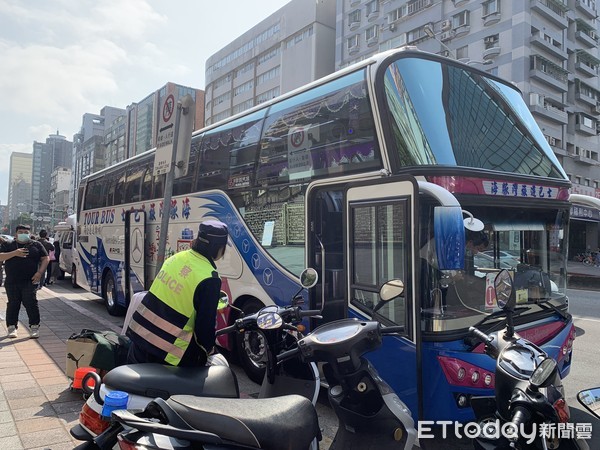 ▲台灣旅行業國民旅遊發展協會今偕國內12家旅行社發起自救活動 。（圖／記者彭懷玉攝）