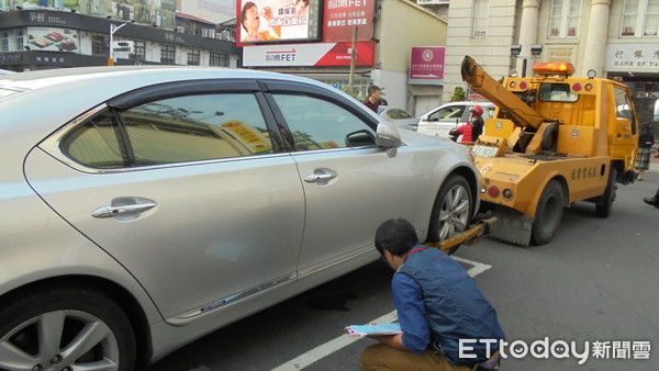 ▲法務部執行署屏東分署啟「天眼系統」查扣欠稅里長高級轎車，順利徵起欠稅             。（圖／記者陳崑福翻攝）