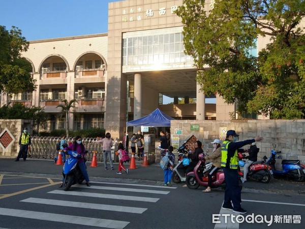 ▲開學防疫大作戰，台南市警新營、學甲、麻豆、玉井等分局及婦幼警察隊動起來，一起來護童。（圖／記者林悅翻攝，下同）