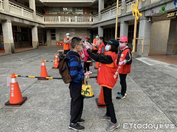 ▲ 開學囉！金山警啟動「護童專案」 加強校園安全保護孩童快樂就學。（圖／記者郭世賢翻攝）