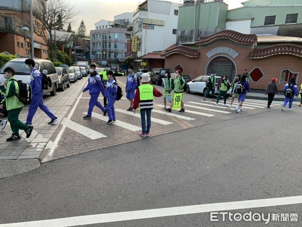 ▲ 開學囉！金山警啟動「護童專案」 加強校園安全保護孩童快樂就學。（圖／記者郭世賢翻攝）