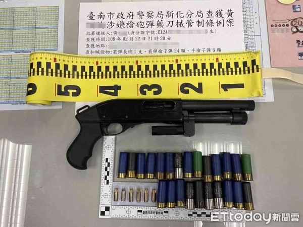 ▲台南市新化分局警方查獲黃姓男子持有安非他命及霰彈槍及子彈一批。（圖／記者林悅翻攝，下同）