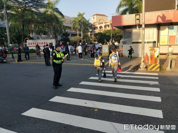 ▲今年228連續假期，台南市有「古都馬拉松」、「林初埤木棉花」等活動，警方規劃交通崗252處，出勤1508人次警力，全力維持228連假出遊及風景區與各主要道路交通順暢。（圖／記者林悅翻攝，下同）