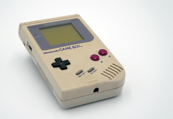任天堂在日本以「客戶至上」聞名，一名老奶奶因為Game Boy故障而寫信向任天堂求助，因而獲得全新的Game Boy。（圖：維基共享資源）