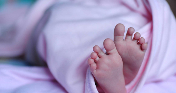 女大生生產後，將女嬰屍體扔在醫院急診室垃圾桶，遭判8個月徒刑。（示意圖／pixabay）