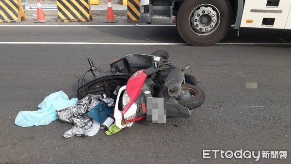 ▲高屏大橋死亡車禍，騎士遭砂石車輾斃（圖／記者許宥孺翻攝）