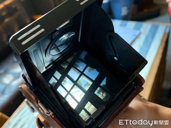 ▲祿萊雙眼相機。（圖／記者胡至欣攝）