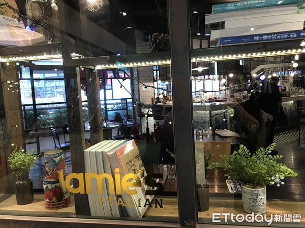 ▲Jamie’s Italian Taiwan無預警關店，2／27最後一天營業日內部仍空盪。（圖／記者蔡惠如攝）