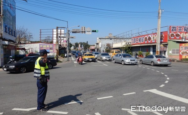 ▲配合228連續假期，桃園市警局龍潭分局針對易雍塞路段實施交通疏導。（圖／記者沈繼昌翻攝）