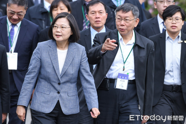 ▲總統蔡英文、台北市長柯文哲出席二二八中樞紀念儀式。（圖／記者林敬旻攝）