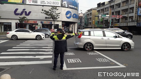 ▲228連續假期為期3天，為因應各地遊客至台南遊玩品嘗美食，市警六分局已依地區特性及道路交通流量，規劃機動交通疏導勤務。 （圖／記者林悅翻攝，下同）