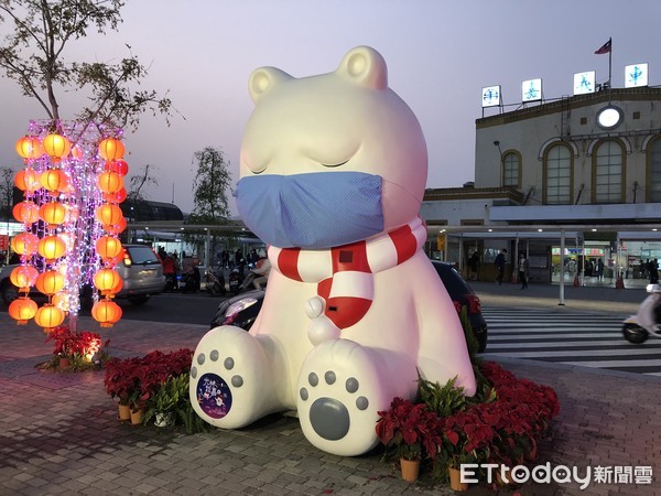 ▲可愛大白熊帶口罩獲日本雅虎首頁報導 嘉市防疫受到日本注意。（圖／嘉義市政府提供）