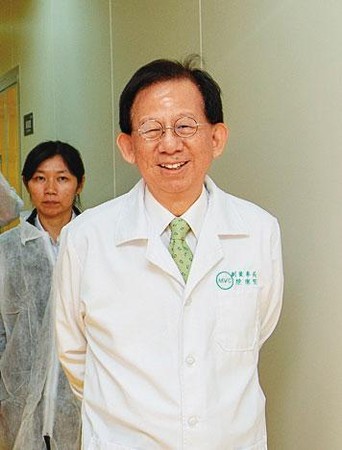 高端疫苗公司總經理陳燦堅表示，盼下半年啟動人體臨床試驗。（總統府提供）