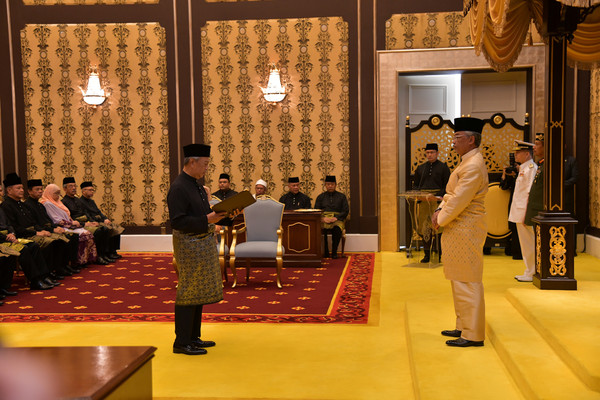 ▲▼ 馬來西亞前內政部長慕尤丁（Muhyiddin Yassin）1日宣誓就職。（圖／路透）
