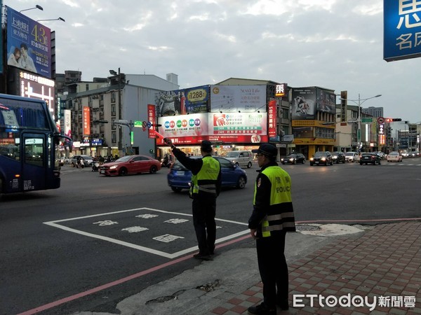 ▲228的3天連續假期，台南市警察局為加強道路交通秩序與行人安全通行，規劃交通崗252處，出勤1508人次警力，以維持連假外出出遊及風景區與各主要道路交通順暢。（圖／記者林悅翻攝，下同）