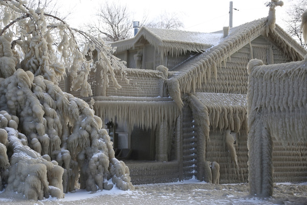 ▲▼暴風雪襲美東，房子全凍成冰雕。（圖／達志影像／美聯社）