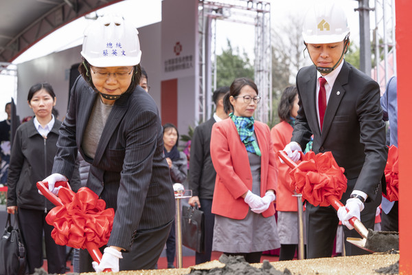 ▲總統蔡英文親臨新竹市馬偕兒童醫院開工動土典禮。（圖／新竹市政府提供）