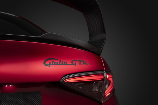 ▲創廠110週年，Alfa Romeo推出Giulia GTA／GTAm最強4門毒蛇。（圖／翻攝自Alfa Romeo）