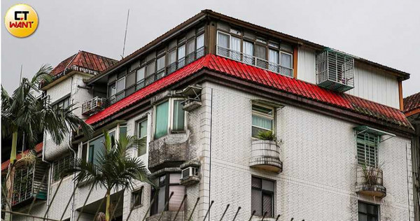 陳星利買下新店區如意街3層法拍屋要給出國留學的女兒日後結婚用，但在女兒為回國前他要出租當包租公。（圖／鄭清元攝）