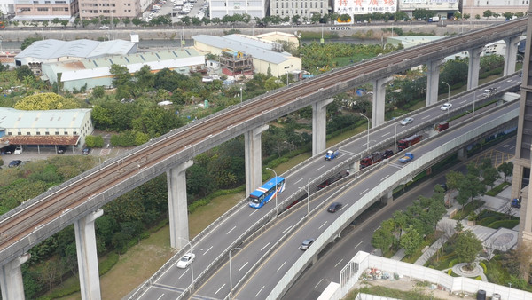 ▲新莊副都心乘軌道經濟回歸　置產客搶進Ａ４站前地標「不貳館」。（圖／記者謝婷婷攝）