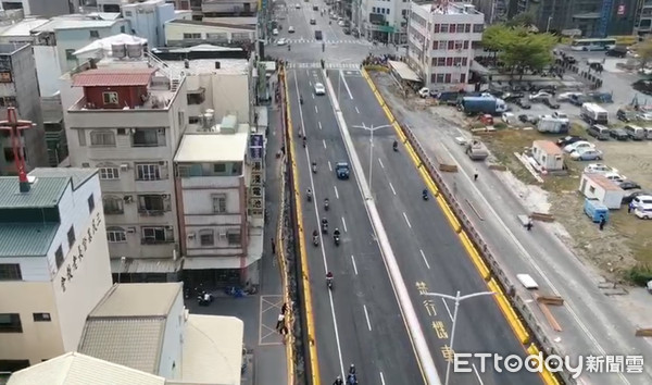 ▲中華地下道填平工程主線道雙向先行開放通車    。（圖／交通大隊提供）