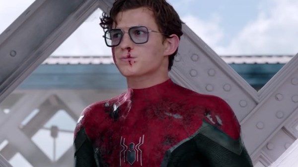 ▲▼湯姆霍蘭德帶走眼鏡。（圖／翻攝自Twitter）