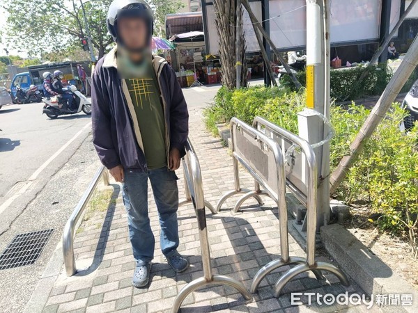 ▲▼ 狡猾竊嫌偷取夜市柵欄，變造車牌遭警識破。（圖／記者楊鈞典翻攝，下同）