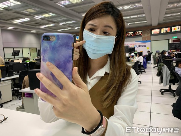 ▲▼常戴口罩造成粉刺肆虐。（示意圖／記者簡仲豪攝）