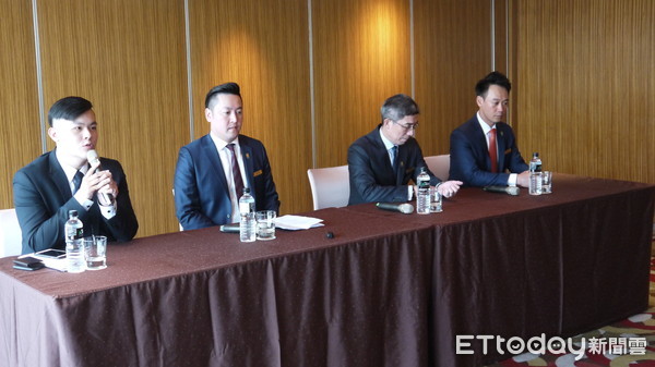 ▲台中亞緻大飯店總經理顏振國（右一）、副總簡基麟（右二）及副總羅明威（左二）出席記者會。