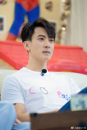 ▲吳尊隱婚出道，被翻出多次為了隱瞞婚姻事實說謊。（圖／翻攝自微博／婚前21天）