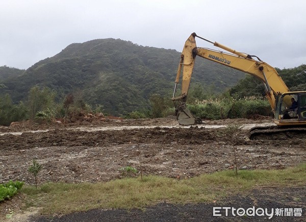 ▲ 新北市貢寮區卻有不肖業者 違規傾倒大量營建土方共約1萬8000立方。（圖／新北市農業局提供）