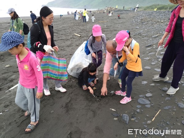 ▲▼蘇澳無尾港健走淨塑活動，400人清出215公斤廢棄物。（圖／記者游芳男翻攝，下同）