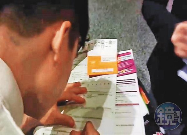 預付卡代理商未詢問移工意願，直接要求每名移工需申辦2個門號。（爆料影片截圖）