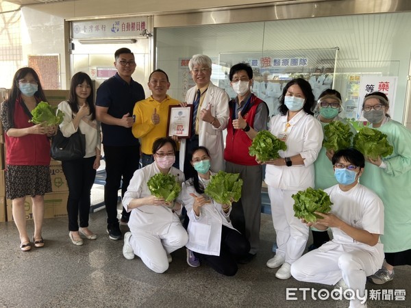 ▲有感醫護人員防疫壓力 嘉醫樂億齊心送暖。（圖／記者翁伊森翻攝)