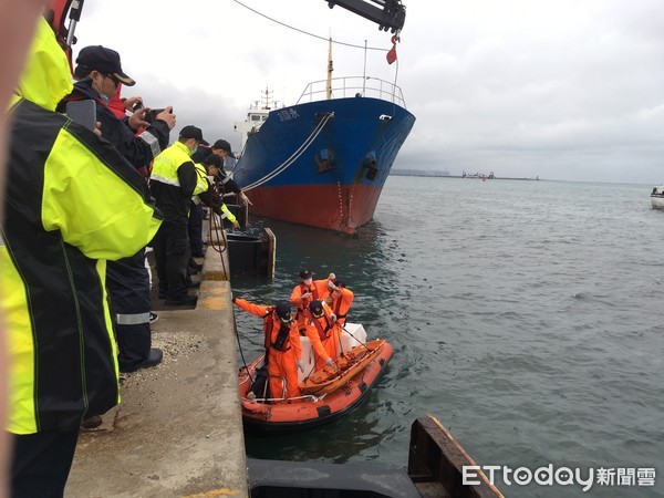▲台北港貨輪撞引水船，船長找到了。（圖／記者陳以昇翻攝）