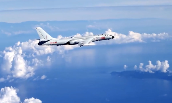 ▲▼解放軍公布巡航影片　轟6飛行員大談「繞島」：敢鬥爭、維護領土完整。（圖／翻攝影片）
