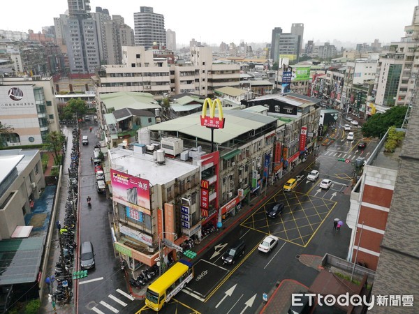 ▲▼石牌路商業區房市配圖。（圖／記者湯興漢攝）