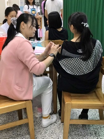 ▲新竹市啟動國中女生免費子宮頸癌（HPV）疫苗校園巡迴接種服務。（圖／新竹市政府提供）