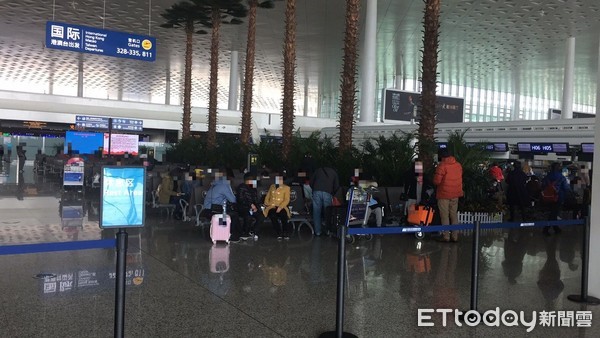 ▲▼滯留湖北470位台灣民眾抵達武漢天河機場，等待值機。（圖／受訪者提供）