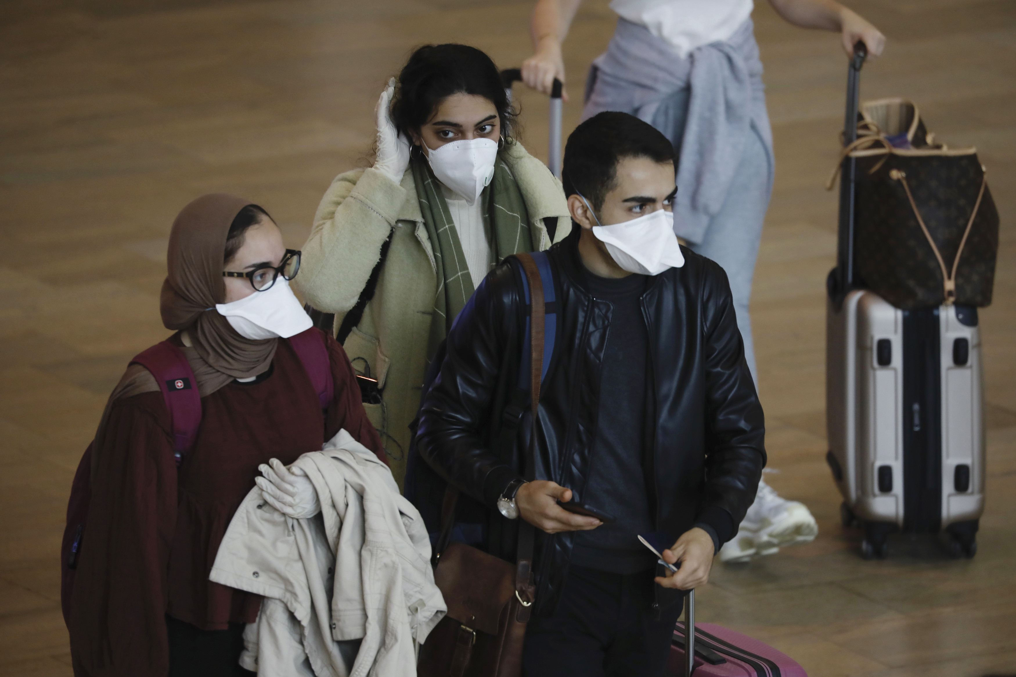 ▲▼ 抵達以色列本古里昂機場的旅客都戴著口罩。（圖／達志影像／美聯社）