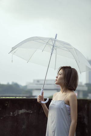 ▲▼傅健穎拍攝新歌MV時，天空下起滂沱大雨。（圖／小品娛樂提供）