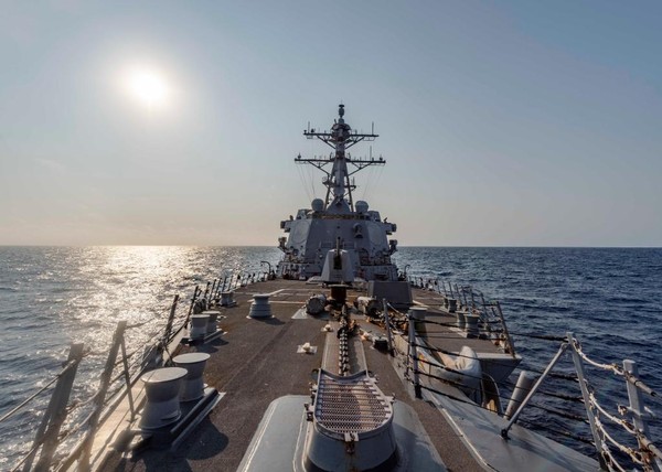 ▲▼美國海軍曝光麥坎貝爾號（USS McCampbell）驅逐艦駛入南海畫面。（圖／取自U.S. Navy Twitter）