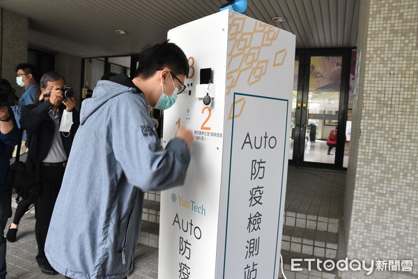 ▲雲林科技大學師生電子系師生自發投入研發，並號召業界一起合作，完成全台首座 Auto防疫檢測站，紀錄、通報、追蹤多項程序，一次完成。（圖／記者蔡佩旻攝）