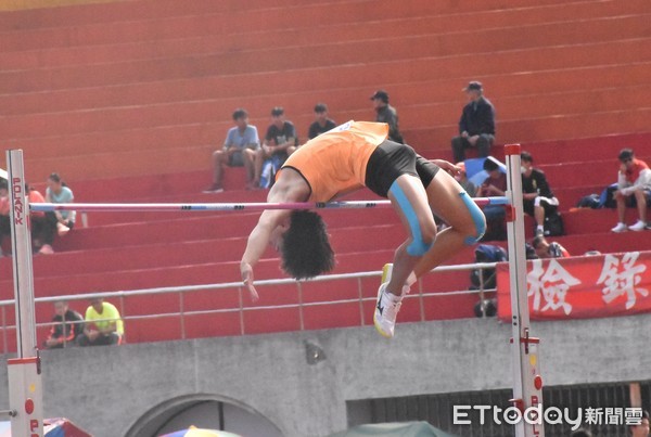 ▲▼青年盃，高男跳高，顏聖學（橘）、傅兆玄             。（圖／記者謝孟儒攝）