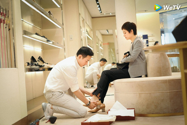 ▲羅晉演出《安家》 買名牌高跟鞋給孫儷 。（圖／WeTV提供）