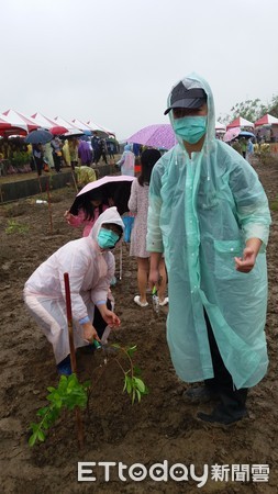 ▲台南星星兒家庭全員到齊，全都做好防護，一同完成永福星星幫植樹護樹18年來最艱難的一次活動。（圖／記者林悅翻攝，下同）